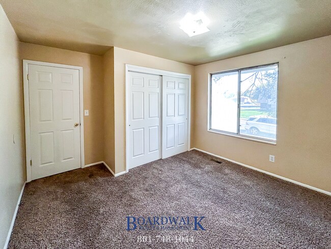 Building Photo - 661/663 N 980 W