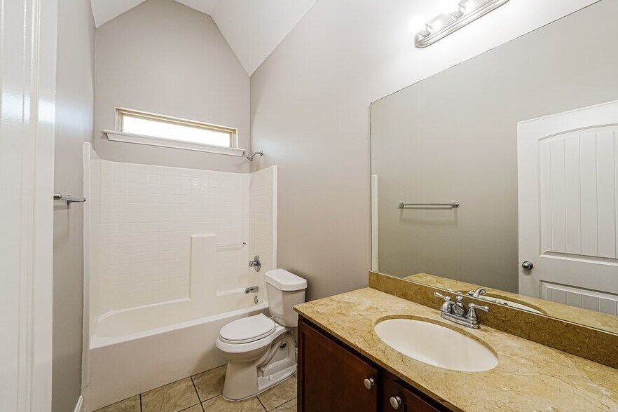 Building Photo - 1140 Overlook Dr