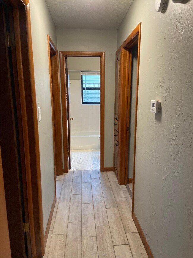 Building Photo - 1506 Canterbury St