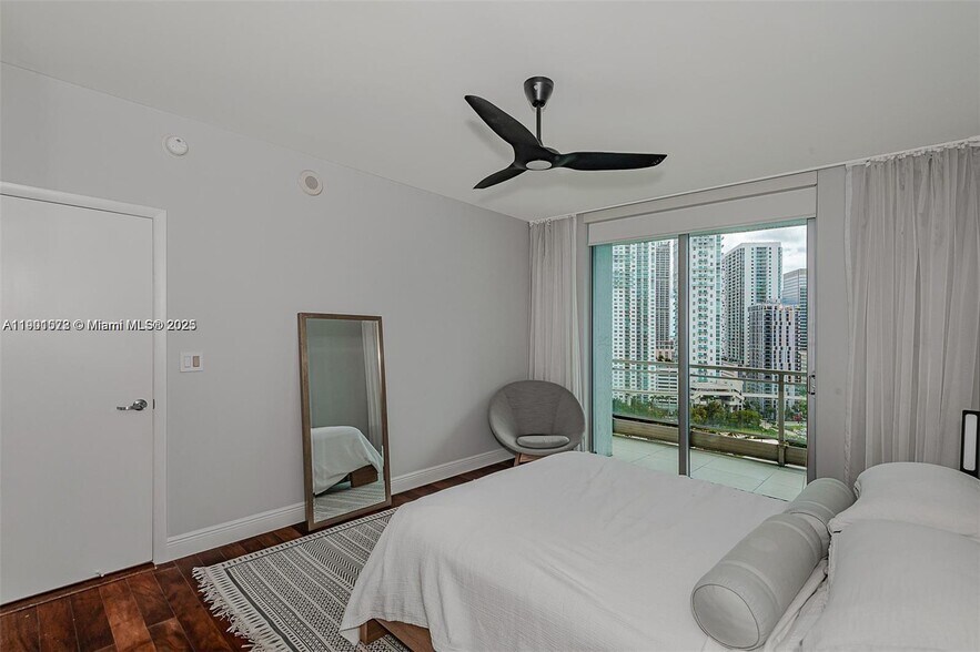 Building Photo - 90 SW 3rd St