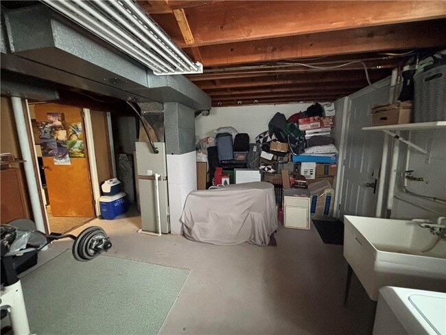 Building Photo - 5835 W Henrietta Rd