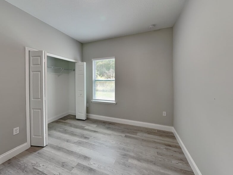 Building Photo - 11581 N Kenlake Cir