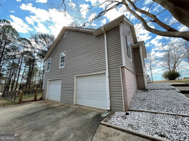 Building Photo - 20 Bonnie Ln