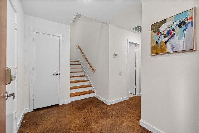 Building Photo - 6916 Yellowstone Way Dr