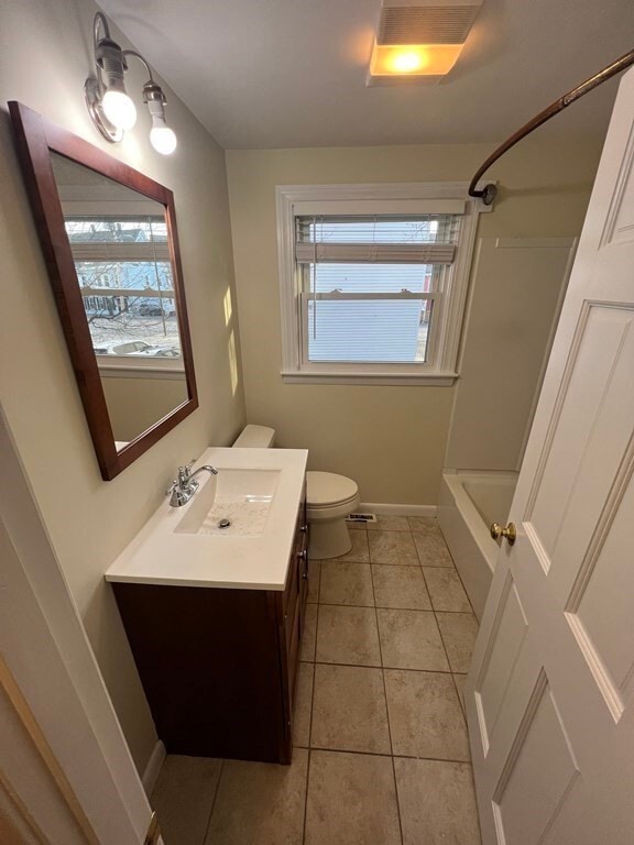 Building Photo - 68 Crescent St