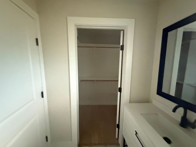 Building Photo - Lovely Denver Heights 3 Bed Home