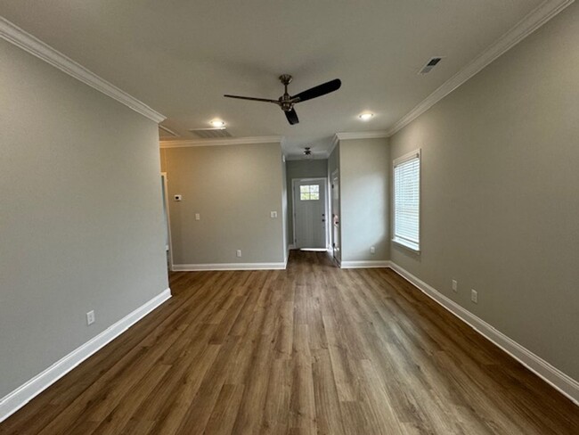 Building Photo - New 2 Bed 2 Bath townhouse