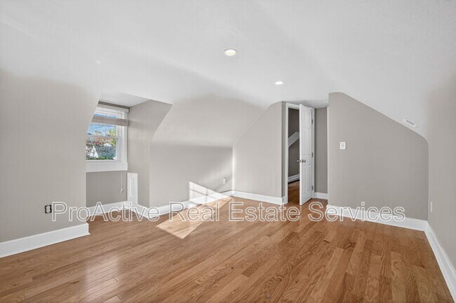 Building Photo - 1329 Cedar Ln