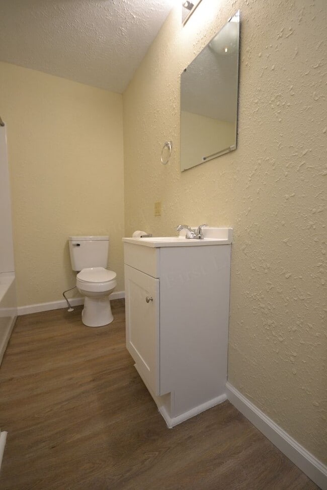 Building Photo - 2 Bed 1 Bath 900 SQFT Home in Bolivar!