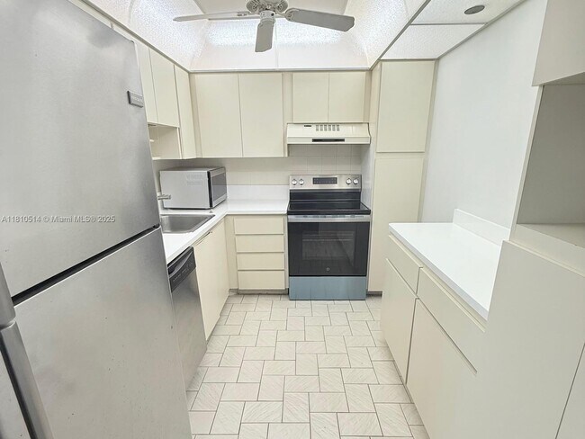 Building Photo - 1300 St Charles Pl