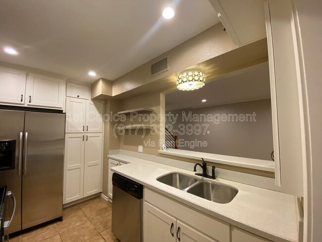 Building Photo - 6 1 Main Pl