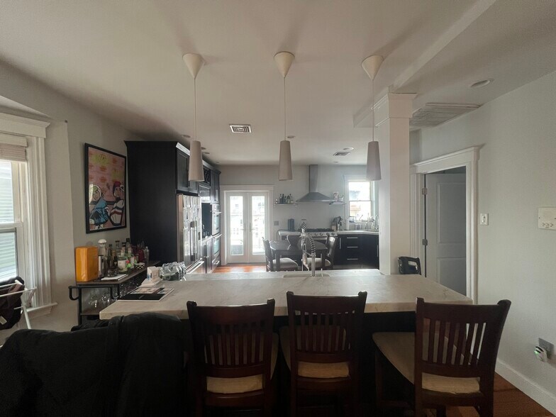 Building Photo - 733 E 3rd St