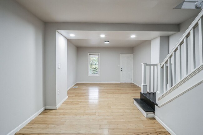 Building Photo - 3 Bedroom 1 Bathroom House for Rent