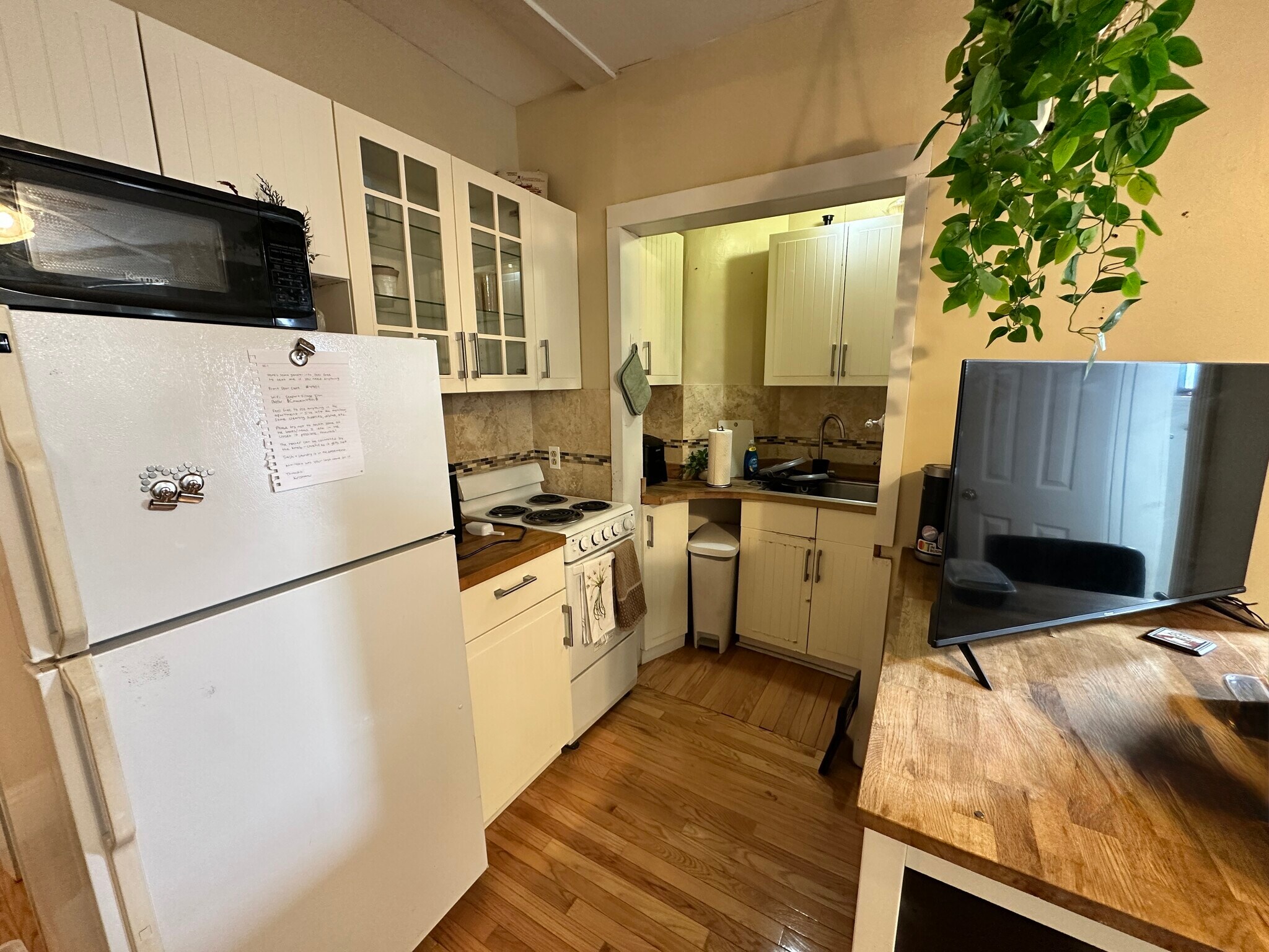 Building Photo - 65 Burbank St