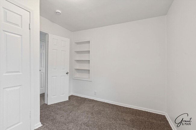 Building Photo - $1250 4 bedroom