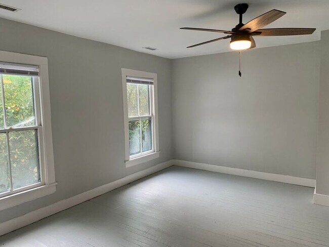 Building Photo - 3963 Oakleys Ln