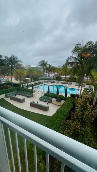 Building Photo - 3000 Coral Wy