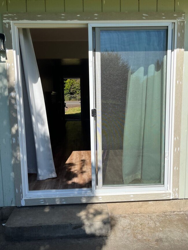 Building Photo - Newly remodeled 2 bedroom 1 bath duples