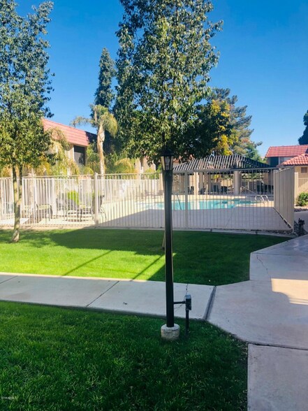 Building Photo - 700 W University Dr