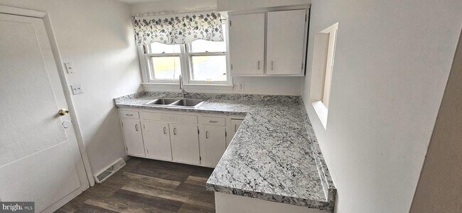 Building Photo - 10879 Clarksville Pike