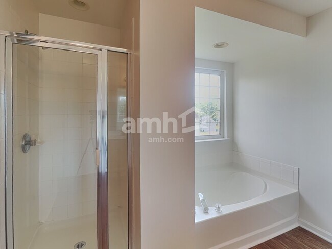 Building Photo - 6923 Babbling Brook Ln