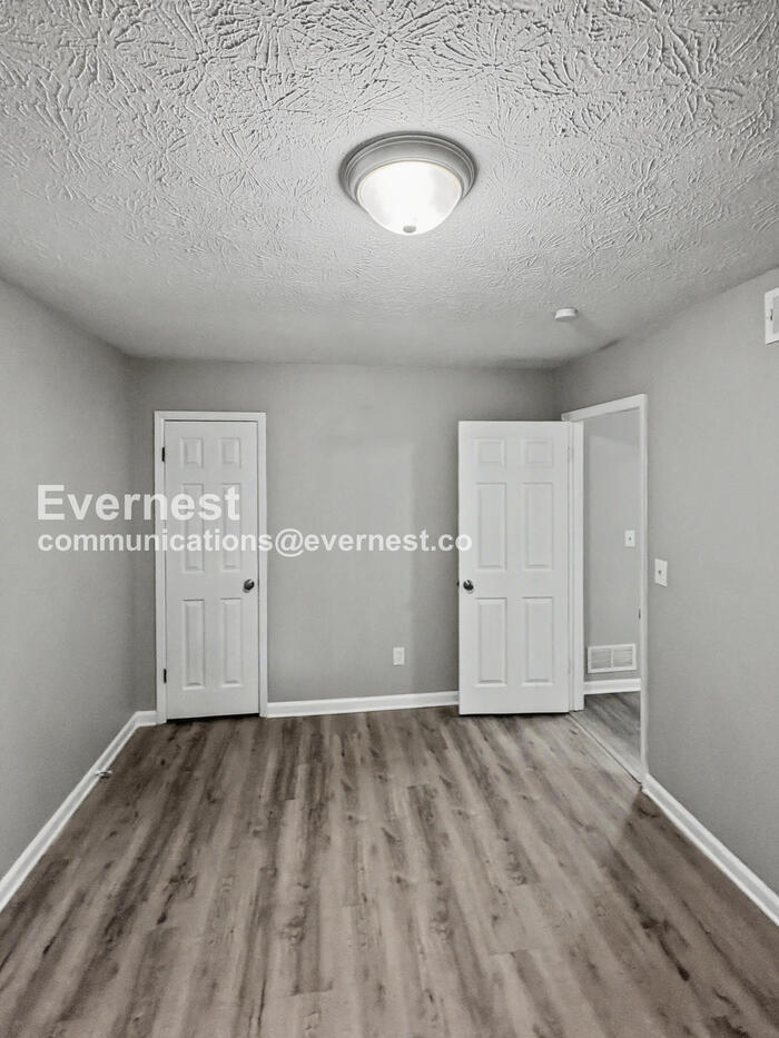 Building Photo - 800 Cedar Lake Dr SE