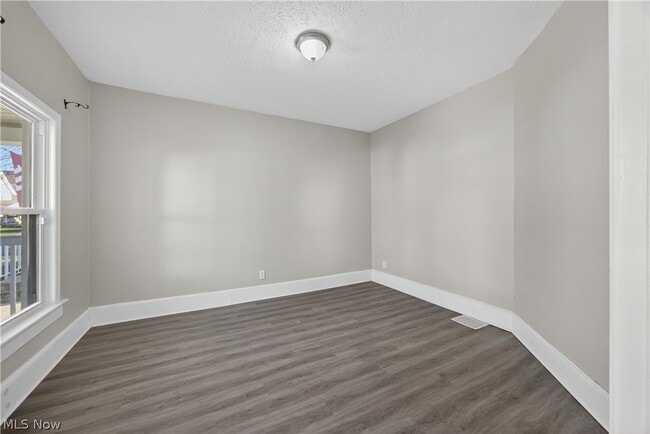 Building Photo - 1566 Winchester Ave