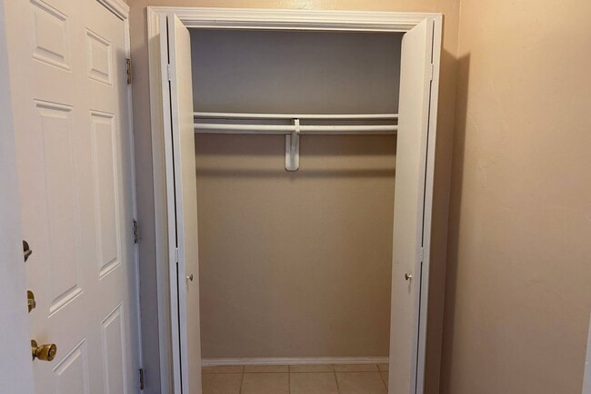 Building Photo - 1901 W Wenonah Blvd