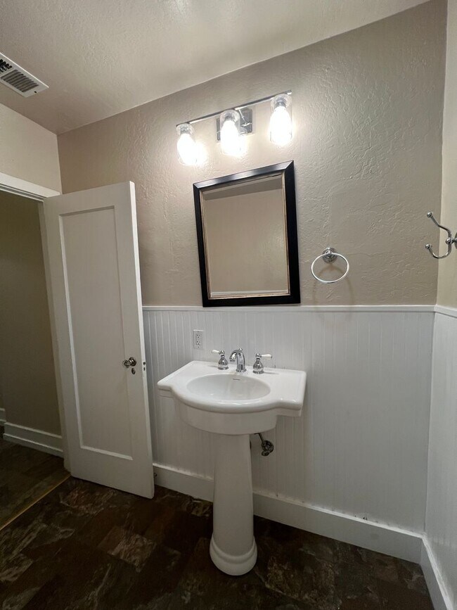 Building Photo - Come check out this Lovely home located in...