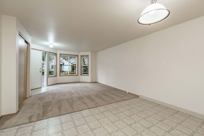 Building Photo - Bright Single-Level Vancouver Home with Garage, In-Unit Laundry, and Private Patio