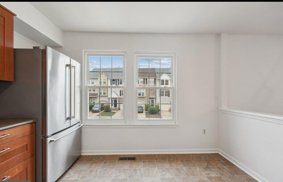 Building Photo - 7813 Flager Cir