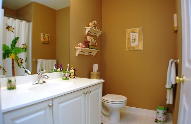 Building Photo - 4 Pond Hollow Dr
