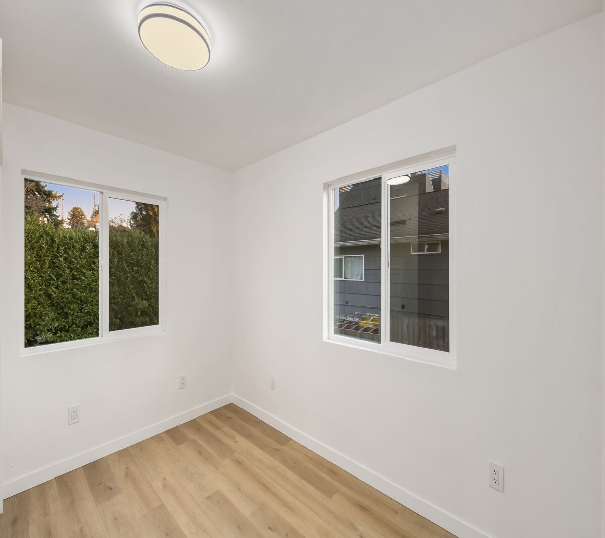 Building Photo - 5945 Fauntleroy Way SW