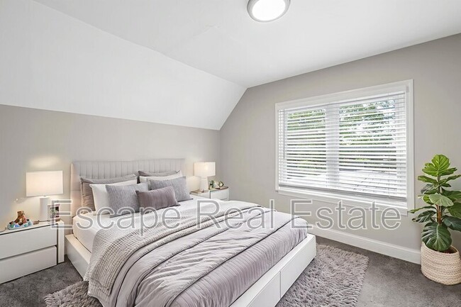 Building Photo - 5834 Victoria Ave