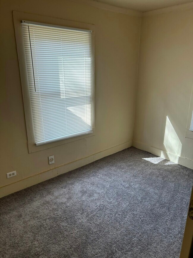 Building Photo - 139 Durant Ave