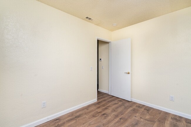 Building Photo - 2 BR 1 BA in Hemet. Unit in a single story...