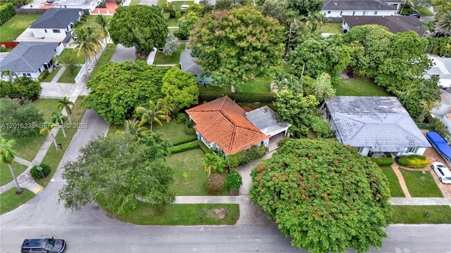 Building Photo - 6890 SW 51st St