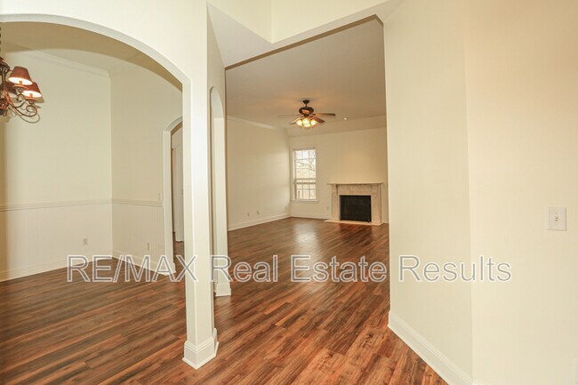 Building Photo - 303 NW Palomino St