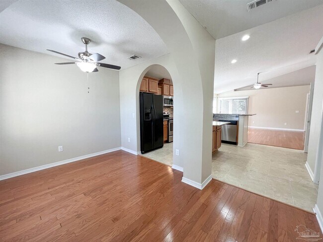 Building Photo - 702 Mozingo Ln