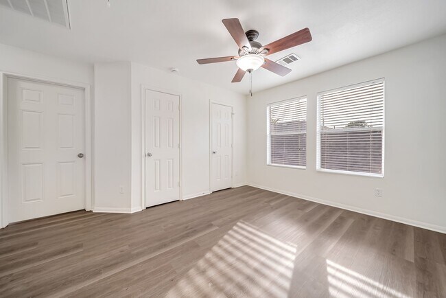 Building Photo - 18439 Sunrise Oaks Ct