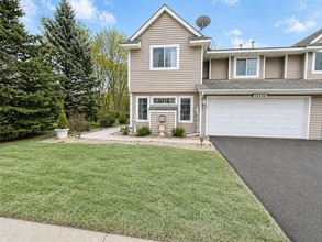 Building Photo - Stunning 2-Level Townhome with Vaulted Ceiling in Champlin!!