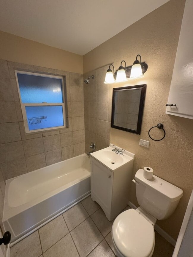 Building Photo - REDUCED! Beautifully Updated 3 Bedroom 2 B...