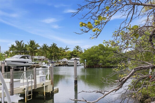 Building Photo - 16500 Collins Ave