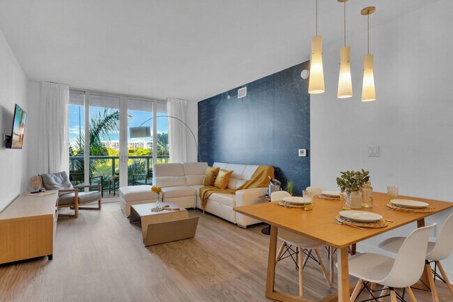 Building Photo - 2602 E Hallandale Beach Blvd