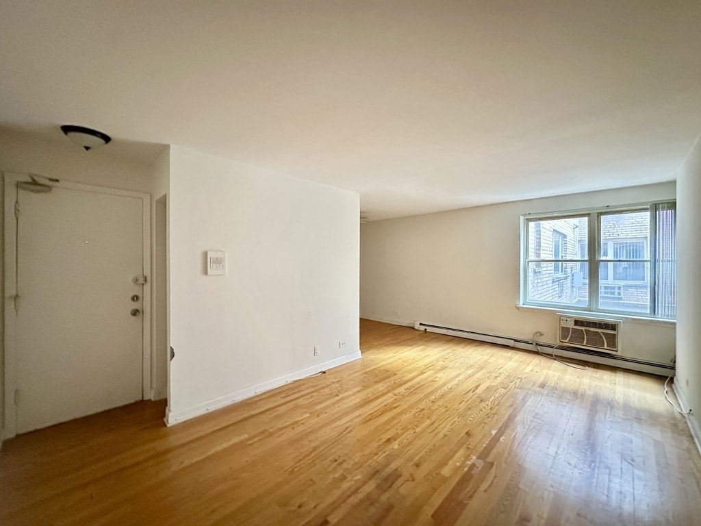 Building Photo - 3710 N Pine Grove Ave