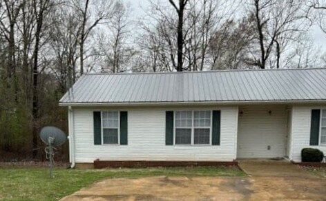 Building Photo - 1071 Woodland Dr