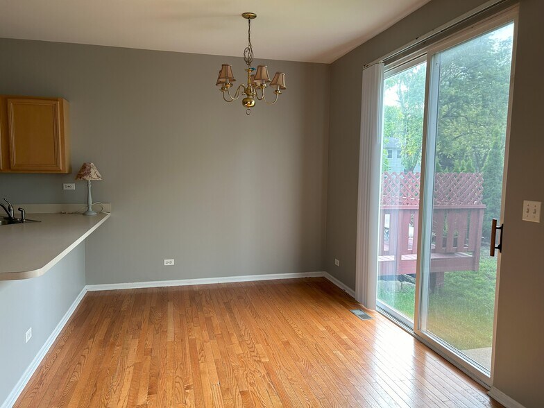 Building Photo - 707 Red Oak Ct