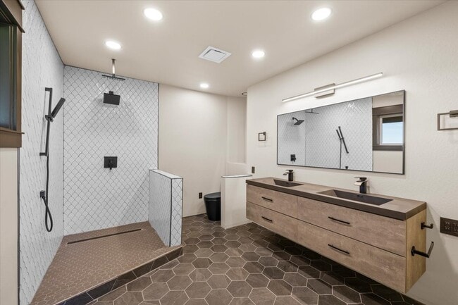 Building Photo - 2477 Coker Butte Rd