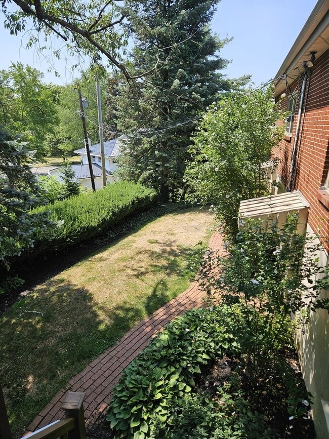 Building Photo - 3 Bedroom  Available June 8th  2026