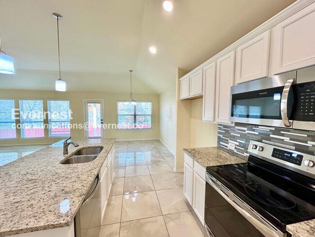 Building Photo - 1413 Avenue A